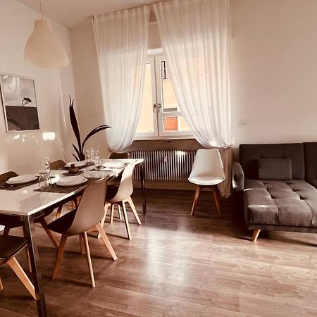 White House Lounge Supreme Apartment Udine Bagian luar foto
