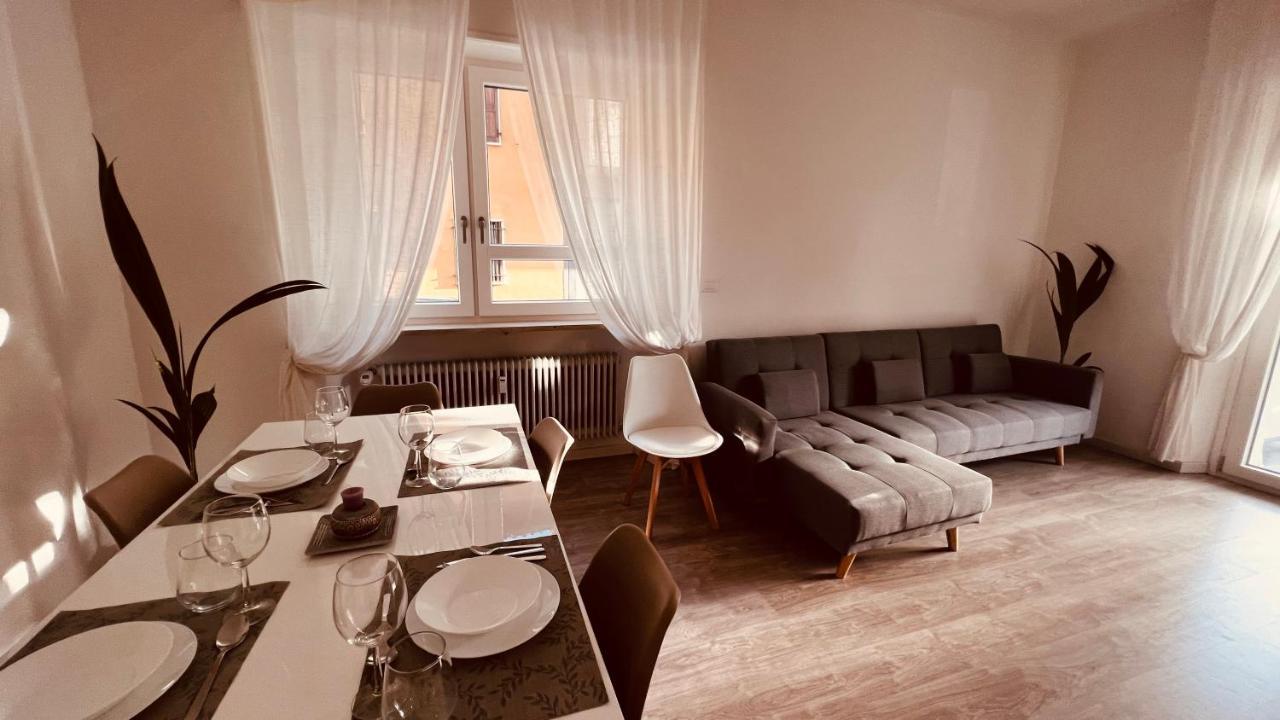 White House Lounge Supreme Apartment Udine Bagian luar foto