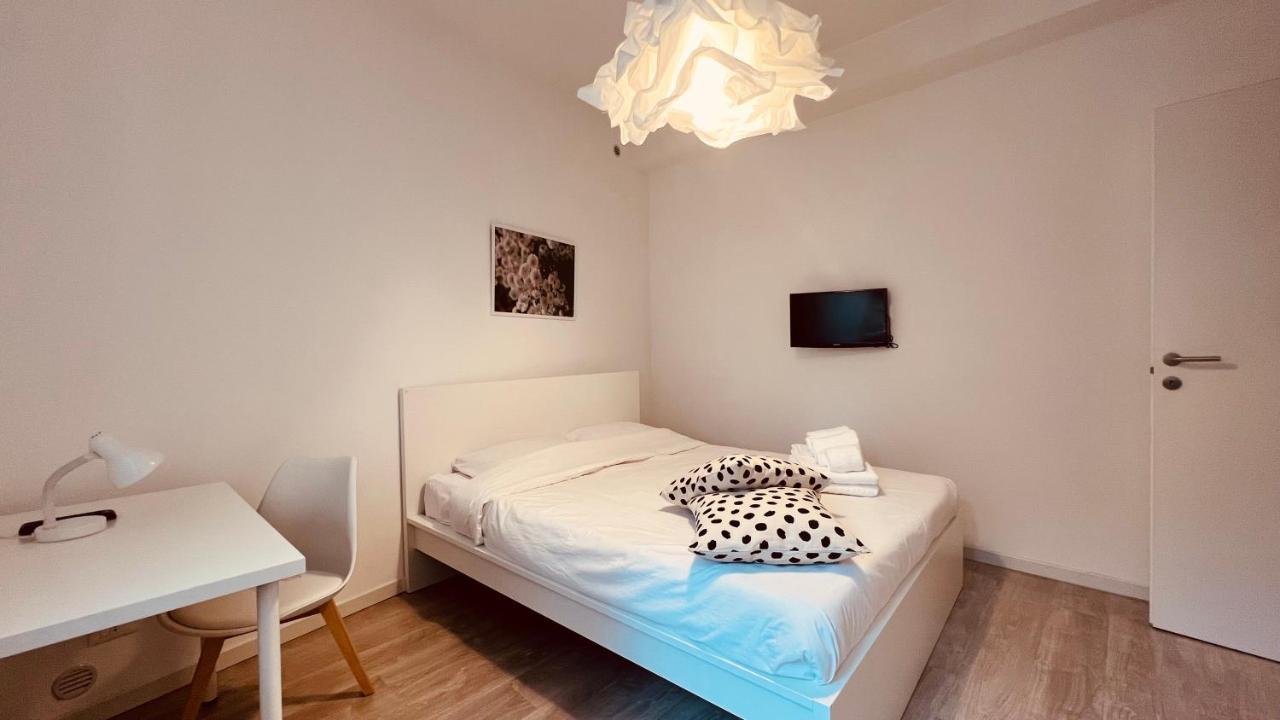 White House Lounge Supreme Apartment Udine Bagian luar foto
