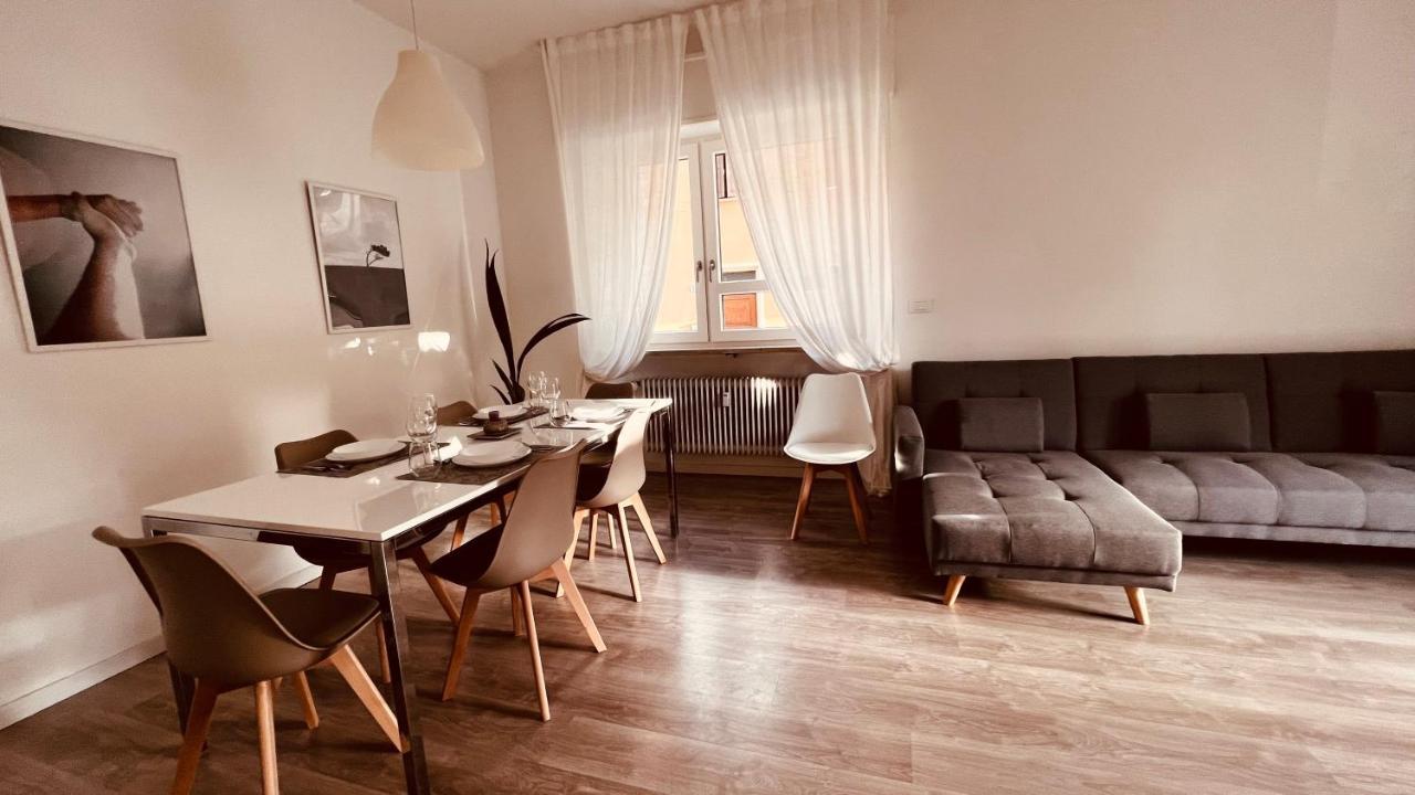 White House Lounge Supreme Apartment Udine Bagian luar foto