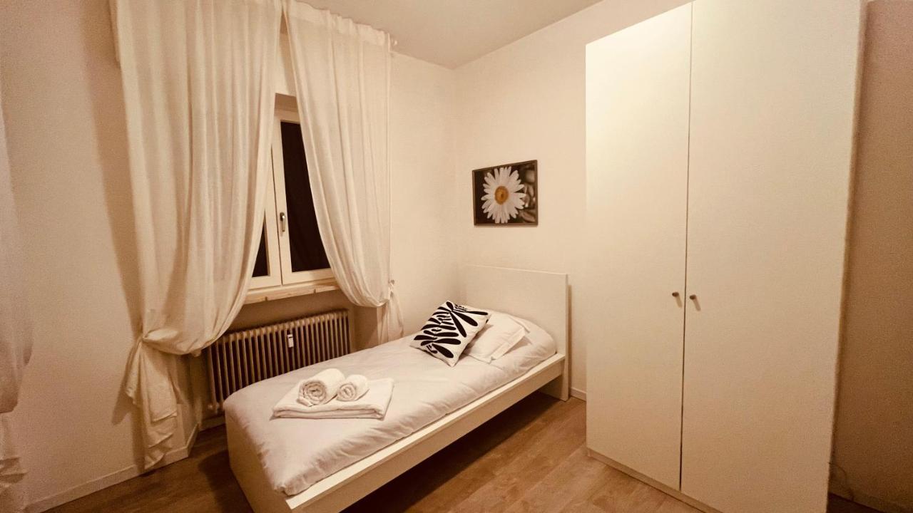 White House Lounge Supreme Apartment Udine Bagian luar foto
