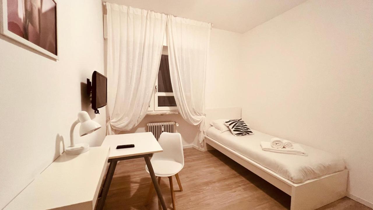 White House Lounge Supreme Apartment Udine Bagian luar foto