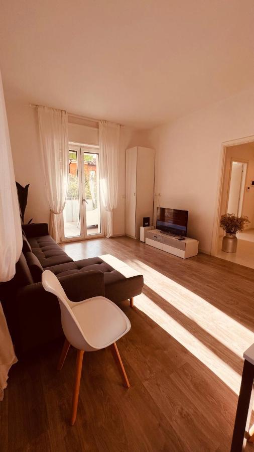 White House Lounge Supreme Apartment Udine Bagian luar foto