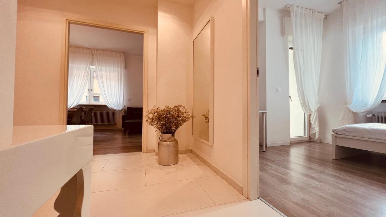 White House Lounge Supreme Apartment Udine Bagian luar foto