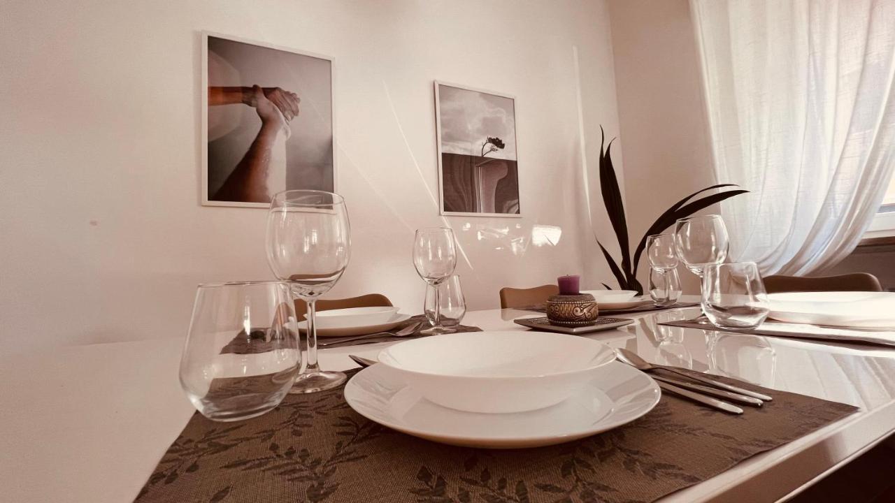 White House Lounge Supreme Apartment Udine Bagian luar foto