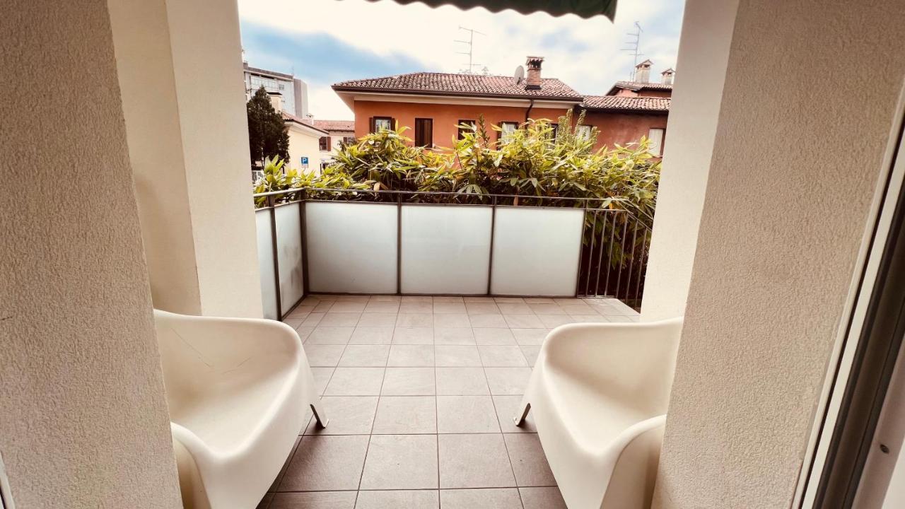 White House Lounge Supreme Apartment Udine Bagian luar foto