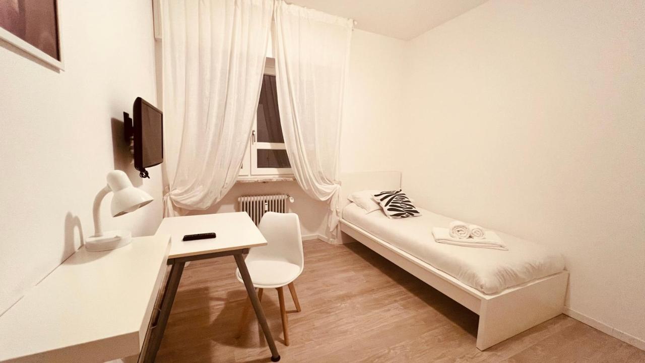 White House Lounge Supreme Apartment Udine Bagian luar foto
