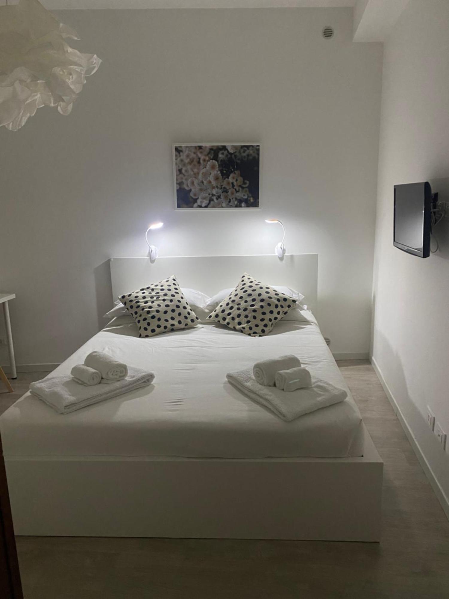 White House Lounge Supreme Apartment Udine Bagian luar foto
